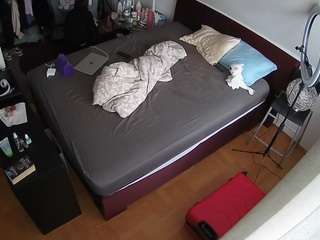 voyeurcam-julmodels-whitebed-2 webcam