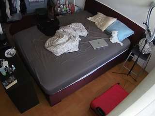 voyeurcam-julmodels-whitebed-2 webcam