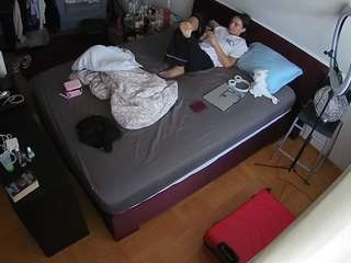 voyeurcam-julmodels-whitebed-2