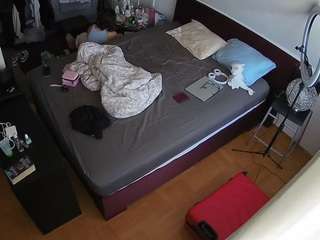 voyeurcam-julmodels-whitebed-2