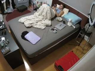 voyeurcam-julmodels-whitebed-2