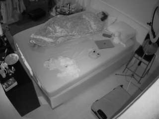 voyeurcam-julmodels-whitebed-2 webcam