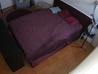 voyeurcam-julmodels-whitebed-2