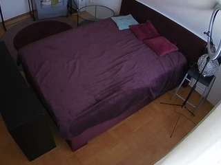 Live stream of voyeurcam-julmodels-whitebed-2