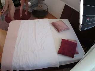 voyeurcam-julmodels-whitebed-2 webcam