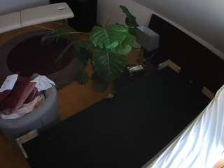 voyeurcam-julmodels-whitebed-2 webcam