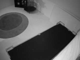 voyeurcam-julmodels-whitebed-2