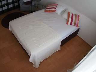 voyeurcam-julmodels-whitebed-2 webcam