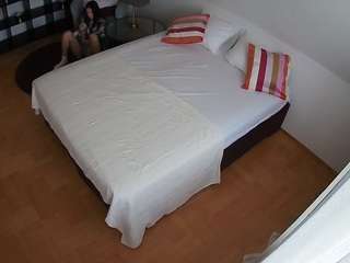 voyeurcam-julmodels-whitebed-2