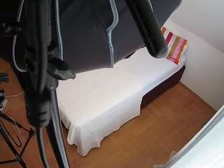 voyeurcam-julmodels-whitebed-2 webcam