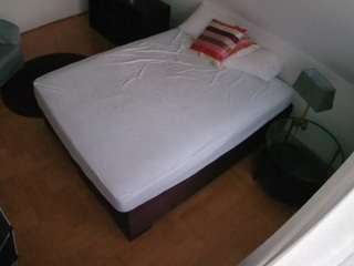 voyeurcam-julmodels-whitebed-2