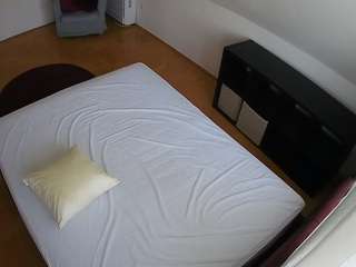 voyeurcam-julmodels-whitebed-2 webcam model