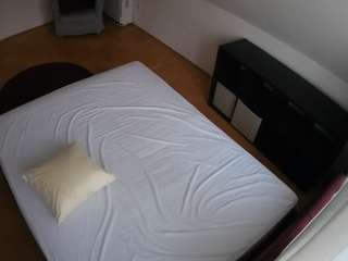 voyeurcam-julmodels-whitebed-2