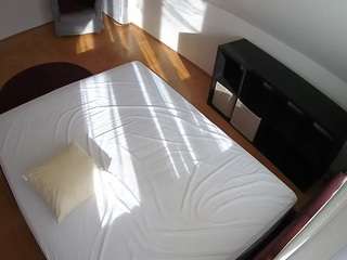 voyeurcam-julmodels-whitebed-2