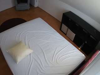voyeurcam-julmodels-whitebed-2 Profile Image