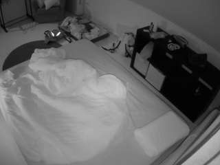 voyeurcam-julmodels-whitebed-2
