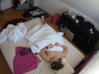 voyeurcam-julmodels-whitebed-2 webcam