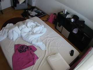 voyeurcam-julmodels-whitebed-2 webcam model