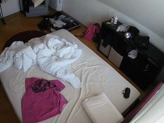 voyeurcam-julmodels-whitebed-2 webcam