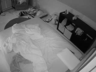 voyeurcam-julmodels-whitebed-2