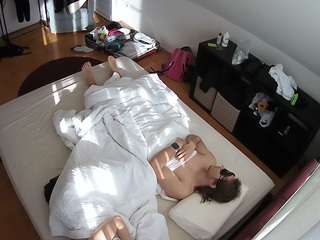 voyeurcam-julmodels-whitebed-2 webcam