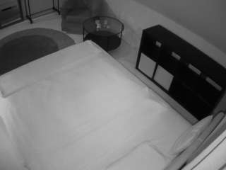 voyeurcam-julmodels-whitebed-2