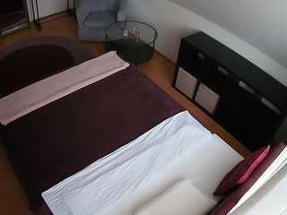 voyeurcam-julmodels-whitebed-2