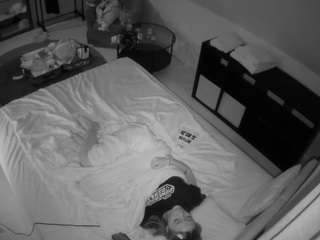 voyeurcam-julmodels-whitebed-2
