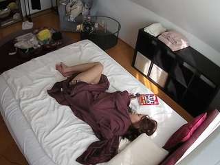 voyeurcam-julmodels-whitebed-2