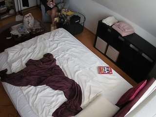 voyeurcam-julmodels-whitebed-2