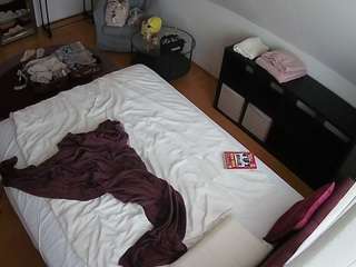 voyeurcam-julmodels-whitebed-2