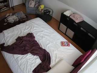 voyeurcam-julmodels-whitebed-2