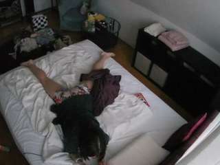voyeurcam-julmodels-whitebed-2 webcam