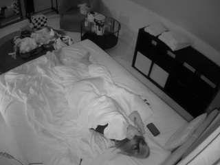 voyeurcam-julmodels-whitebed-2 webcam