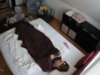 voyeurcam-julmodels-whitebed-2 webcam
