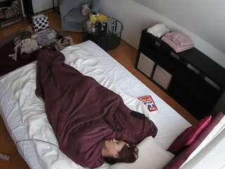 voyeurcam-julmodels-whitebed-2 webcam