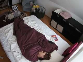 voyeurcam-julmodels-whitebed-2 webcam