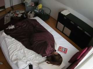 voyeurcam-julmodels-whitebed-2 webcam