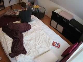 voyeurcam-julmodels-whitebed-2 webcam