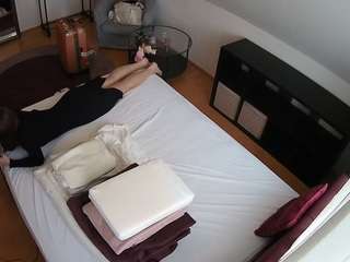 voyeurcam-julmodels-whitebed-2 webcam