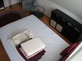 voyeurcam-julmodels-whitebed-2 webcam