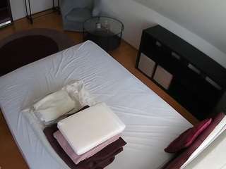 voyeurcam-julmodels-whitebed-2 webcam