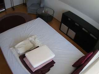 voyeurcam-julmodels-whitebed-2 webcam