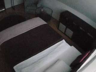 voyeurcam-julmodels-whitebed-2