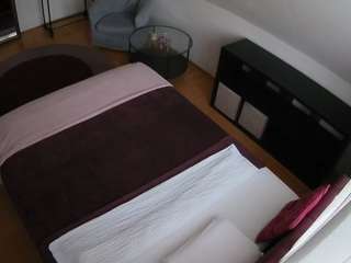 voyeurcam-julmodels-whitebed-2