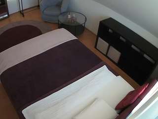 voyeurcam-julmodels-whitebed-2