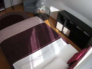 voyeurcam-julmodels-whitebed-2