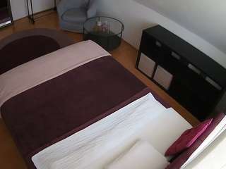 voyeurcam-julmodels-whitebed-2 webcam