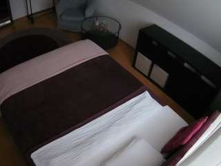 यह मॉडल अभी लाइव है. voyeurcam-julmodels-whitebed-2