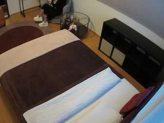 هذا النموذج مباشر الآن. voyeurcam-julmodels-whitebed-2